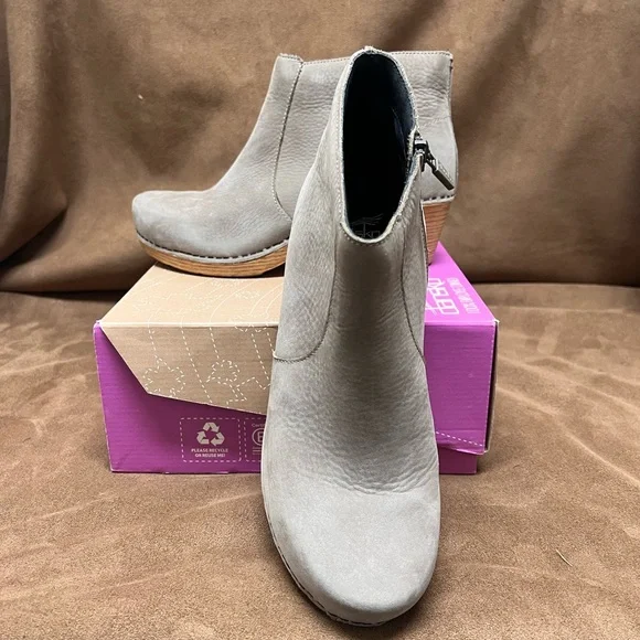 Dansko Lizanne Gray Ankle Booties - Picture 4 of 4